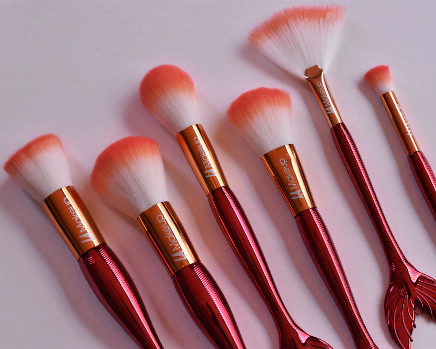 LA Makeup Brush Collection. Six Piece Fairy Tail Brush Set For Full Face Looks: Color Red:/D-06